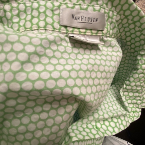 Van Heusen Button shirt size Large in an amazing light green for spring - Picture 5 of 7